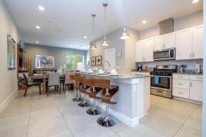 Gorgeous 4 Suites DREAM Villa 5 min to Disney